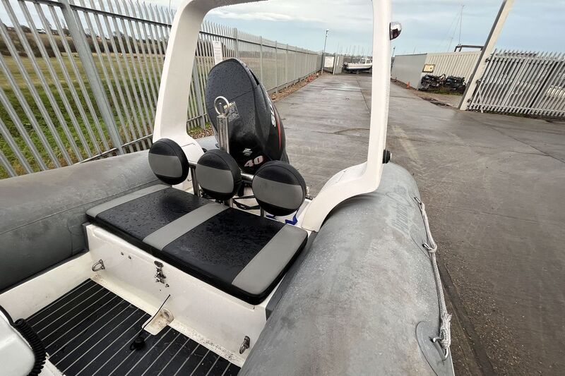 P450-Rib-bench-seat Piranha  P450 Ocean