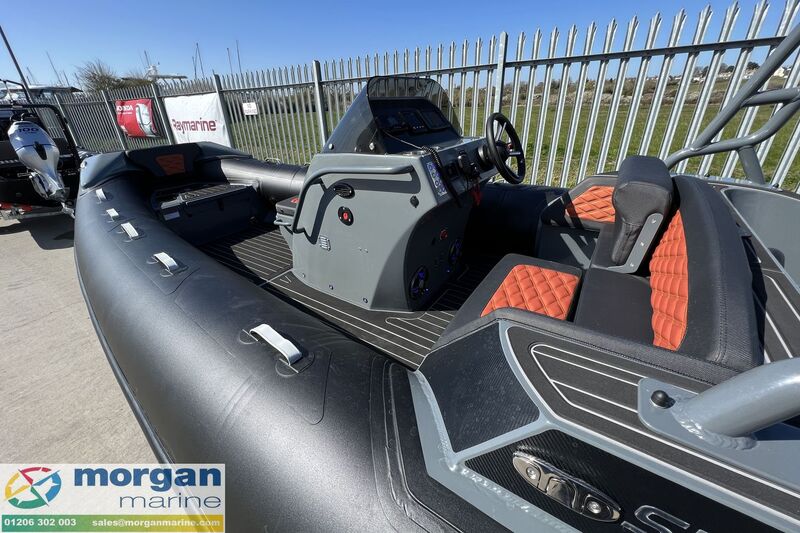 Highfield Sport 520 aluminium RIB - view towards console Highfield  Sport 520