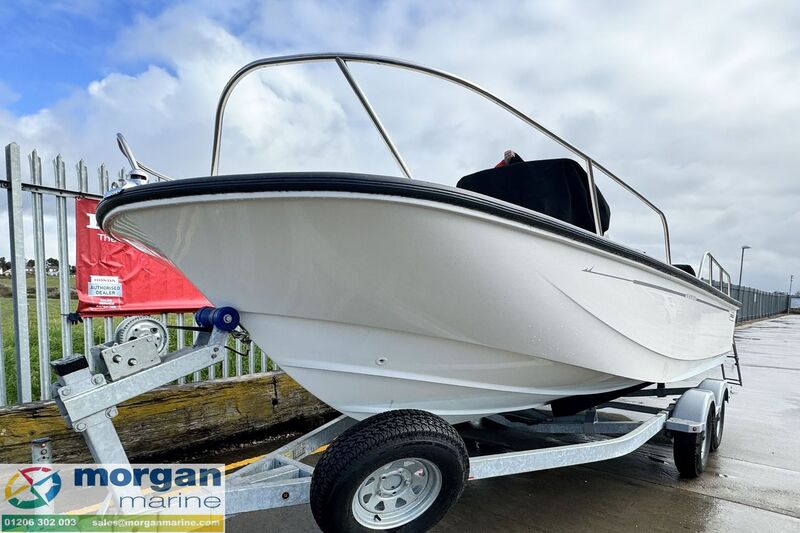  Boston Whaler 190 Montauk