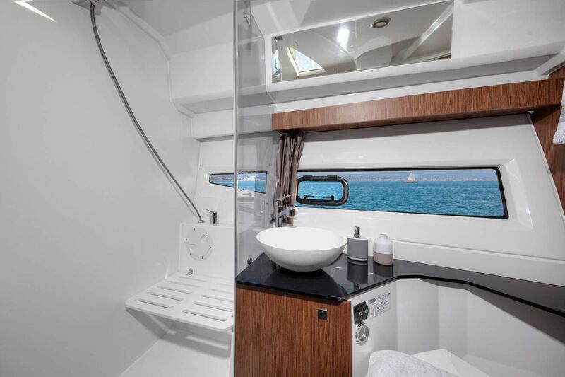 Jeanneau Merry Fisher 1095 Flybridge - toilet compartment Jeanneau Merry Fisher 1095 Flybridge