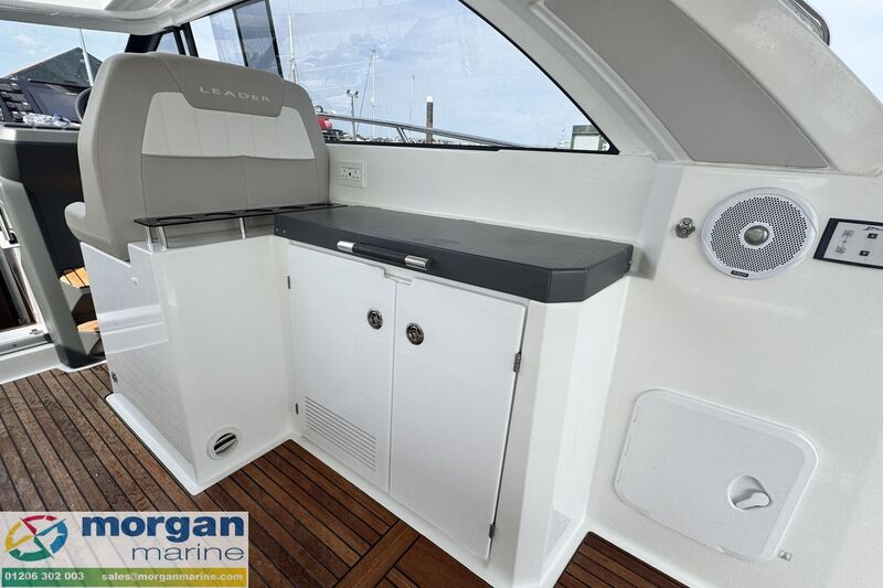 Jeanneau Leader 40 - cockpit galley Jeanneau Leader 40 