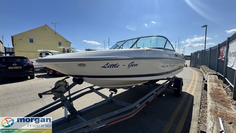  Maxum  1800 MX bow rider