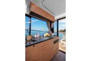 Jeanneau Merry Fisher 1095 - galley and aft sliding door Jeanneau Merry Fisher 1095