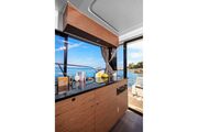 Jeanneau Merry Fisher 1095 Flybridge - wheelhouse galley Jeanneau Merry Fisher 1095 Flybridge