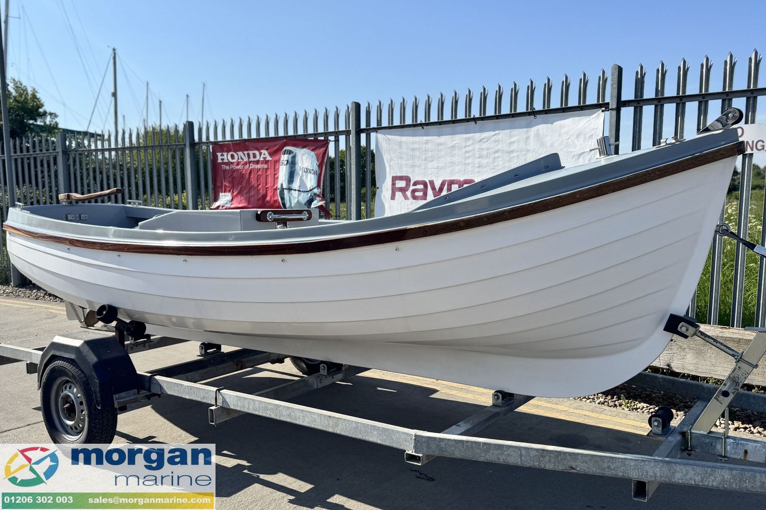 16ft Harbour Launch till salu