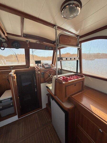 Helm station 4 Cantiere Navale Petronio Lobster 44