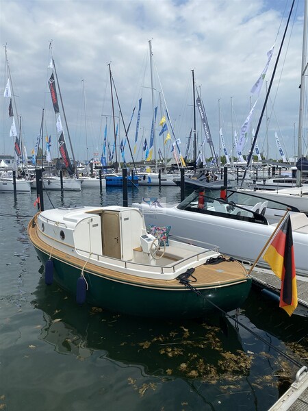 Tuck 22 17 Yachtwerft Hamburg GmbH Elektro Tuckerboot 22f