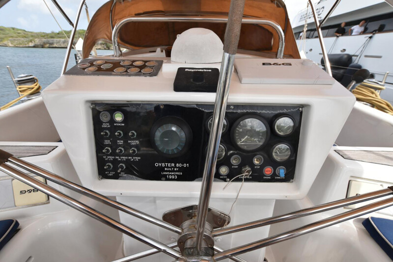  OYSTER 80 Deck Saloon