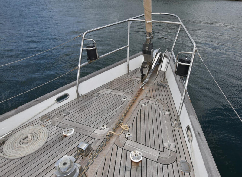  OYSTER 80 Deck Saloon