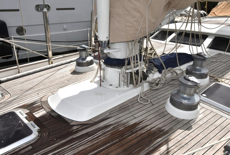  OYSTER 80 Deck Saloon