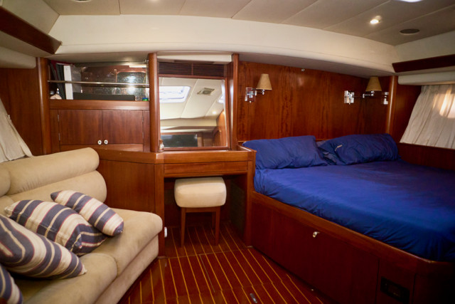  OYSTER 80 Deck Saloon