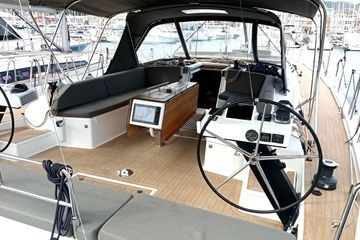  Dufour Yachts 530
