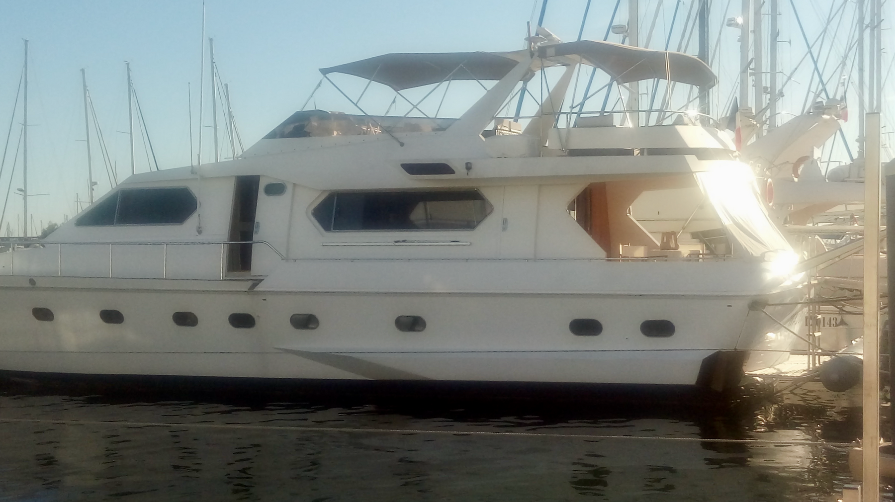 Navar Cantieri 20M Fly till salu