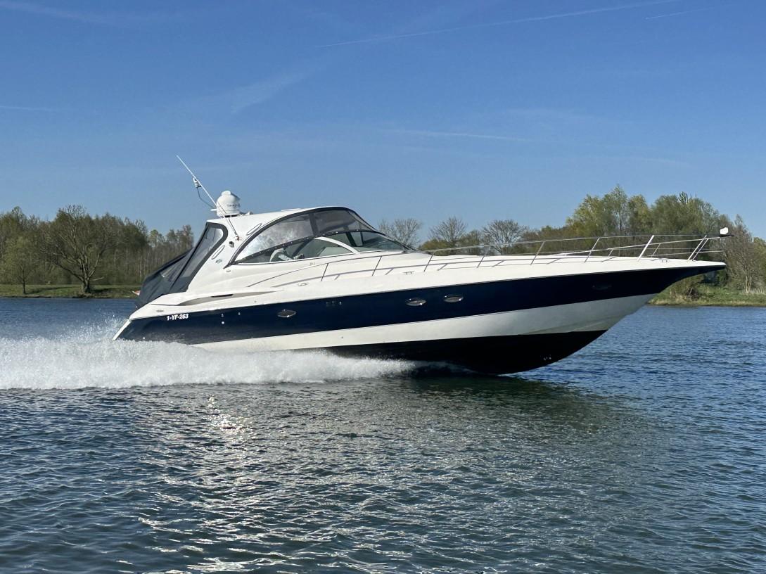 Cruisers 440 EXPRESS till salu
