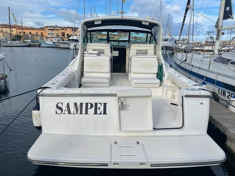 Tiara 3500 Open aft view.jpg Tiara Yachts 3500 Open