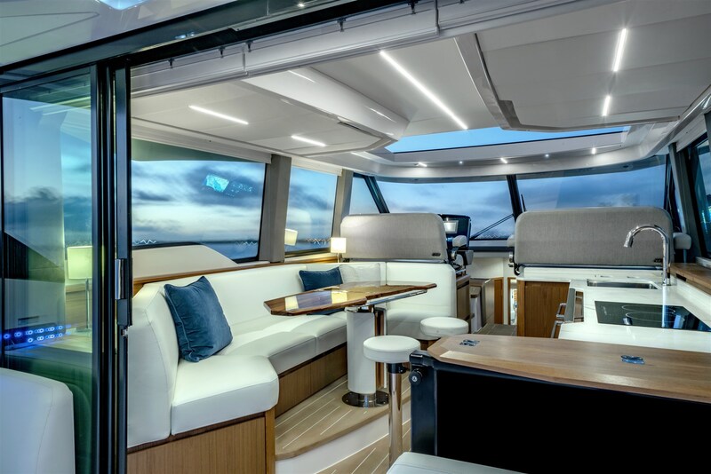 Tiara EX60 salon view Tiara Yachts EX 60