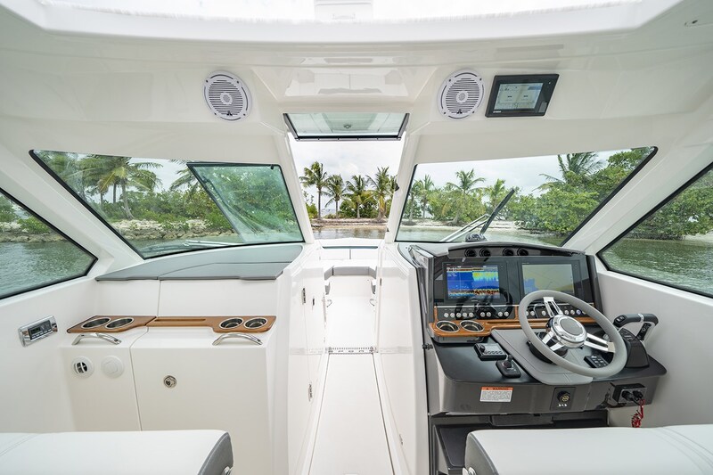 Tiara 34 LX helm station Tiara Yachts 34 LX