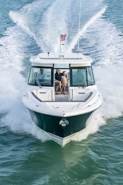 Tiara 34 LX bow Tiara Yachts 34 LX