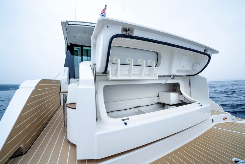 Tiara 48LE transom detail Tiara Yachts 48 LE