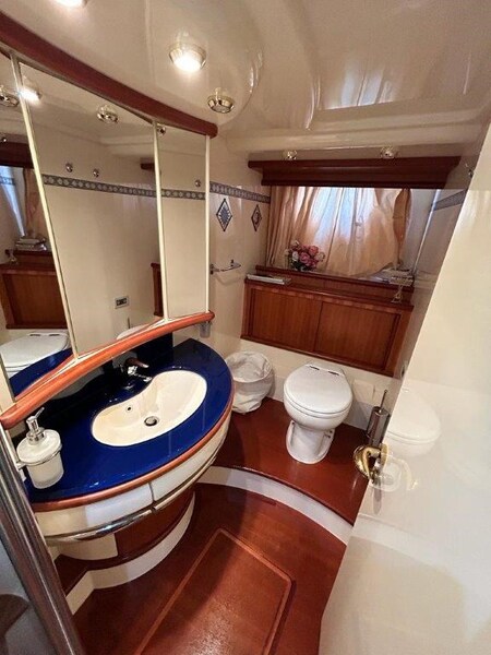 Az 62 Bagno armatore (1) Azimut 62 Flybridge