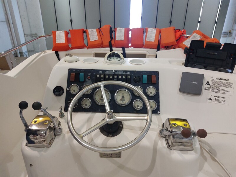 Riviera 33 fly 1 Riviera Marine 33 Flybridge