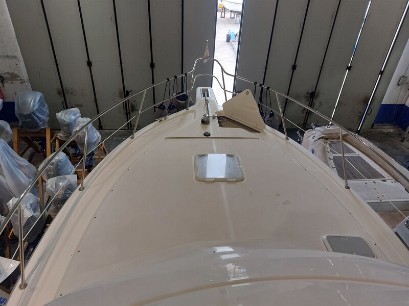 Riviera 33 fly bow Riviera Marine 33 Flybridge