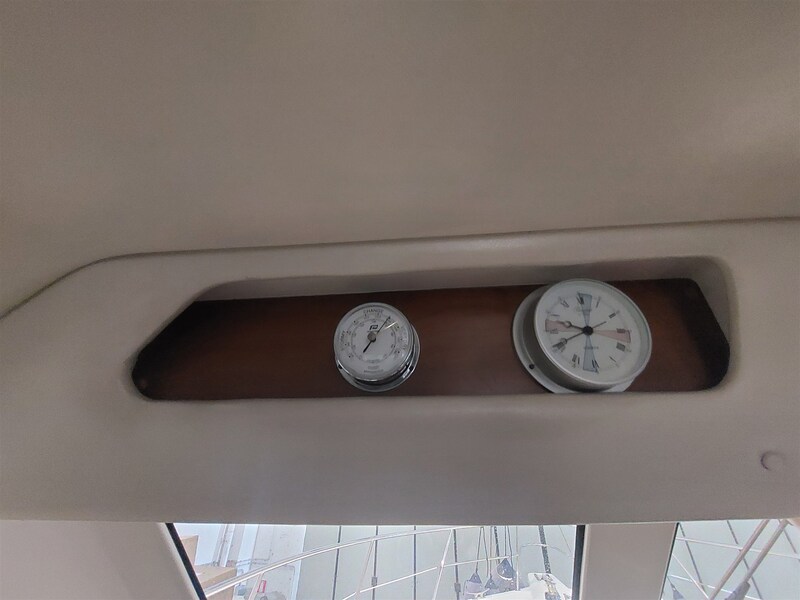 Riviera 33 fly detail Riviera Marine 33 Flybridge