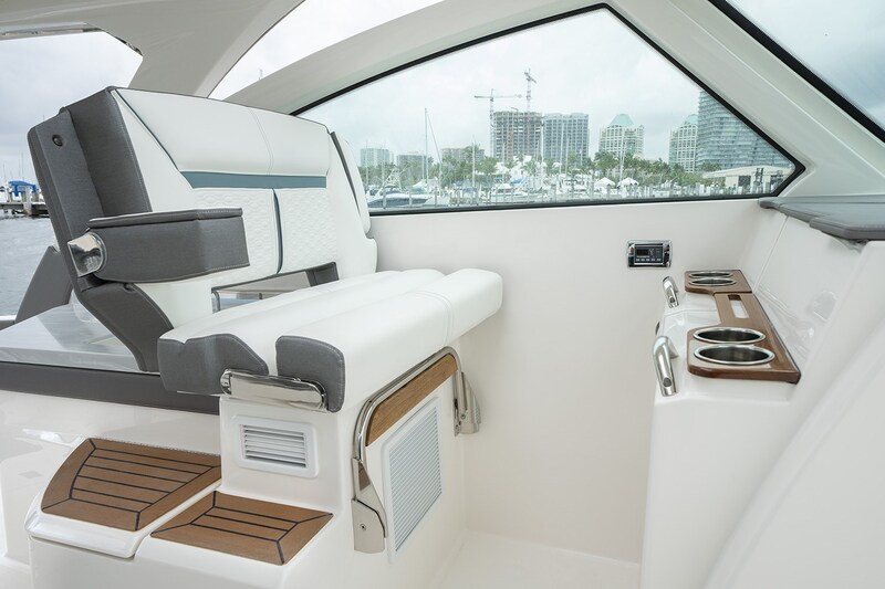 Tiara 34 LX port seat Tiara Yachts 34 LX
