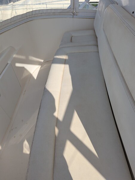 Tiara 3900 Conv. Fly dinette Tiara Yachts 3900 Convertible