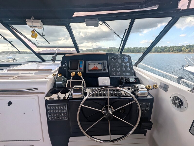Tiara 4100 Open helm Tiara Yachts 4100 Open