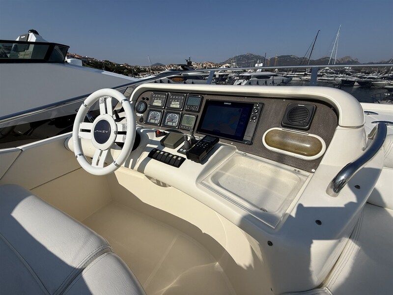 AZIMUT 55 Fly console Azimut 55 Flybridge