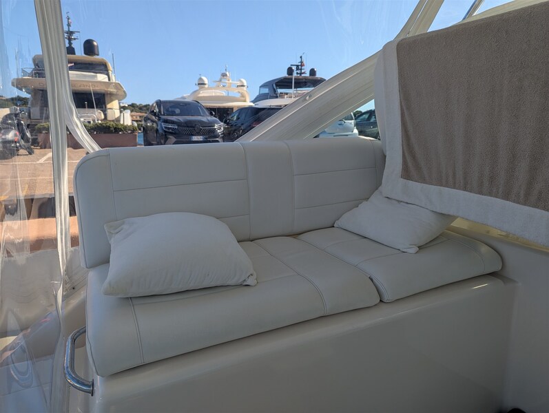 Cabo 38 Express cockpit lounge Cabo 38' Express