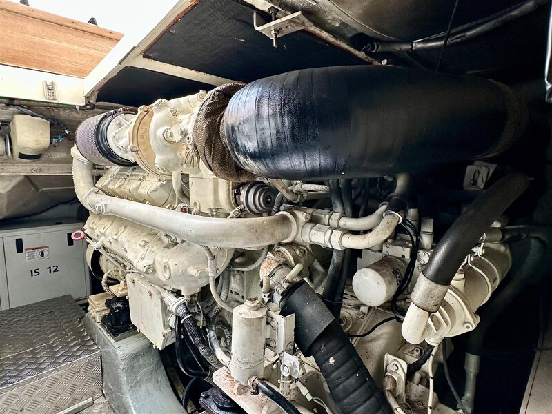 {I}Engine detail Mochi Craft MOCHI 51 DOLPHIN