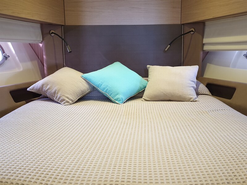 {I} Vip cabin Beneteau MONTE CARLO 5