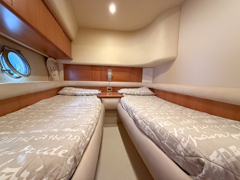 {I}Twin cabin Azimut 55 Flybridge