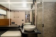 Azimut S7New ownr's bathroom Azimut S7 M/Y 2023