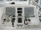 Intrepid 475 SY helm station Intrepid 475 Sport Yacht