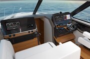 Tiara 43LE helm station Tiara Yachts 43 LE