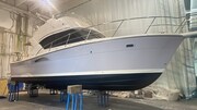 Riviera 33 fly hull 1 Riviera Marine 33 Flybridge
