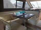 Beneteau MC5 dinette Beneteau MONTE CARLO 5