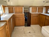 {I} salon Bertram Yacht 37' Convertible