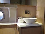 {I} Owner's bathroom Beneteau MONTE CARLO 5