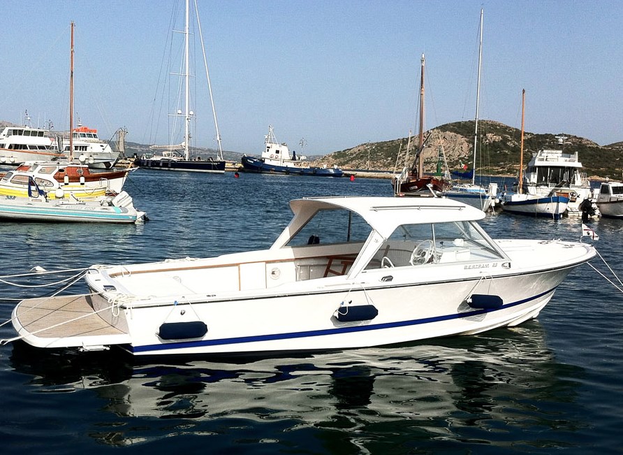 Bertram Yacht 25' HT till salu