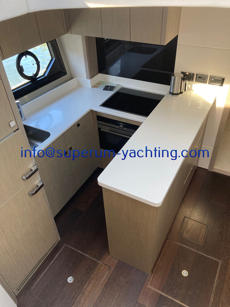 INT 6 Sunseeker Predator 50