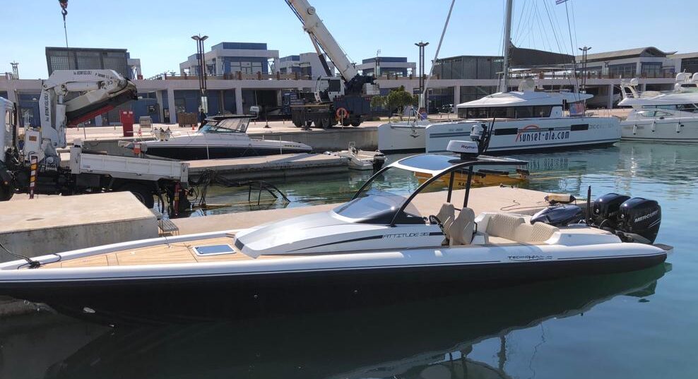 Technohull Attitude 35 till salu