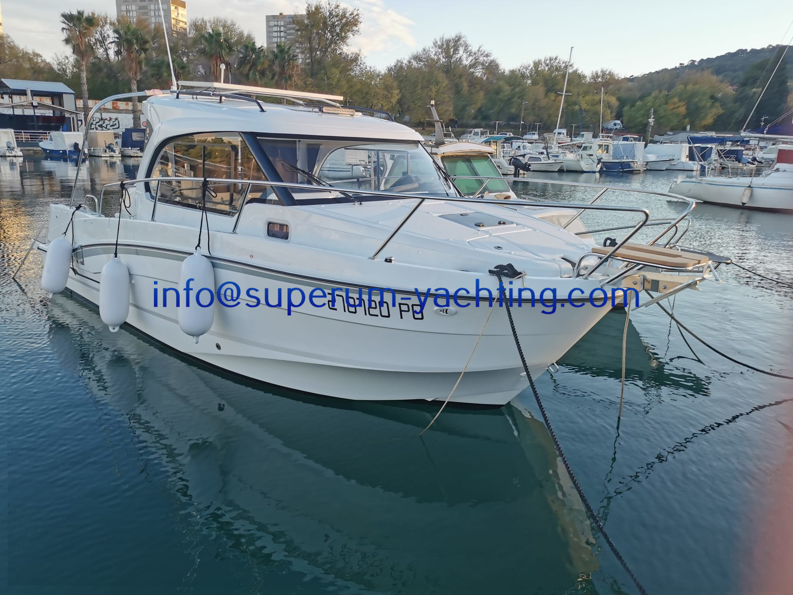 Beneteau Antares 8 till salu