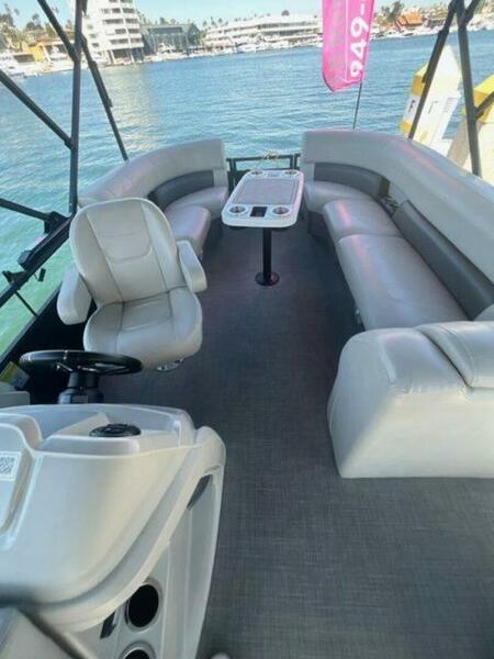  Vision WX Tritoon