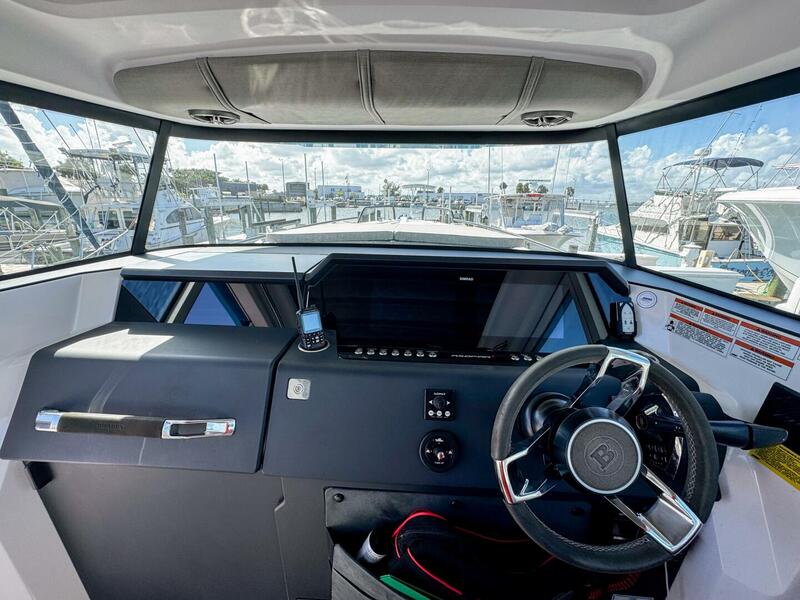  Axopar 37 Cross Cabin