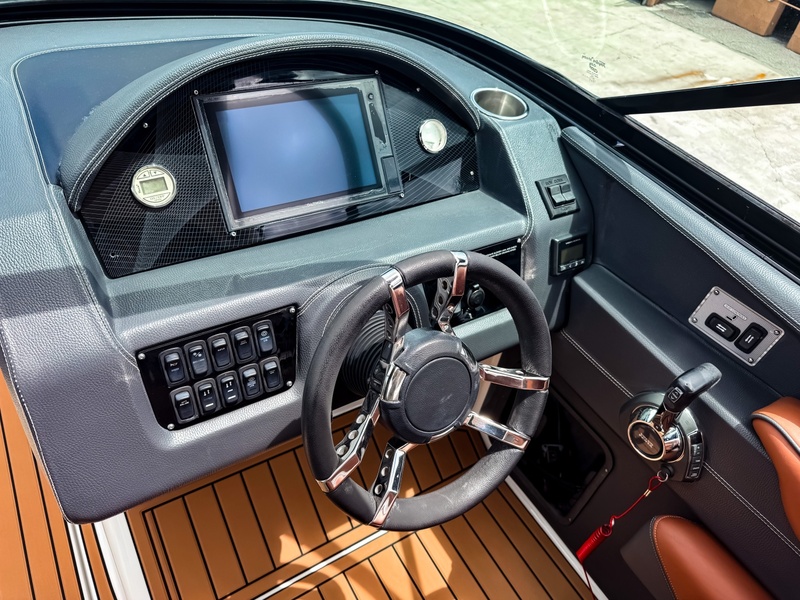  Regal 2800 Bowrider