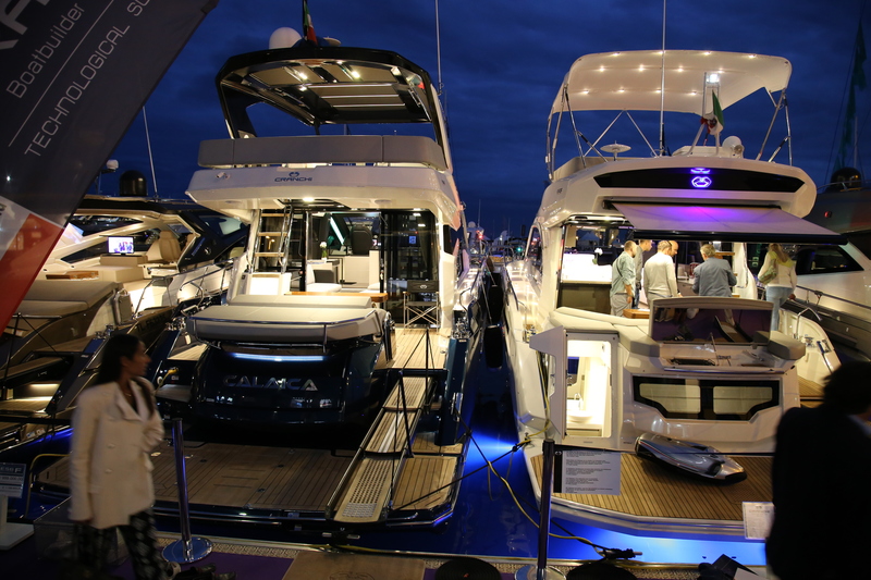 Cannes Yachting Festival by night After dark att Cannes Yachting Festival